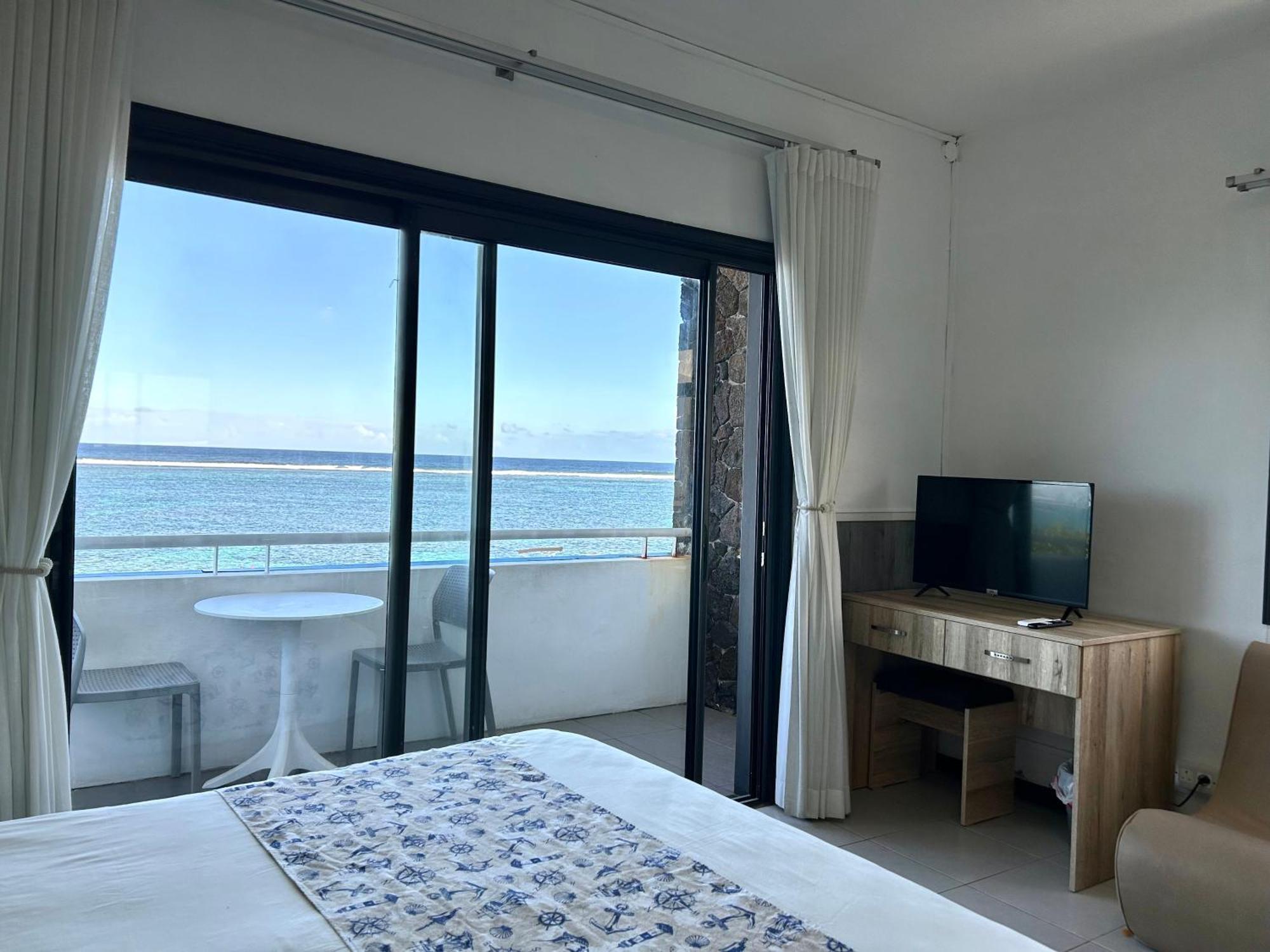Blue Beryl Guest House Blue Bay Exterior foto
